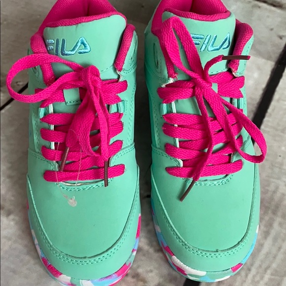 FILA girls high top sneakers in size 2.5 NWOT - Picture 12 of 16